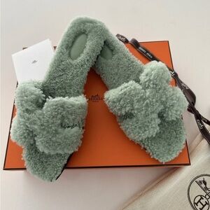 HERMES ORAN SANDALS fur BRAND NEW size 41